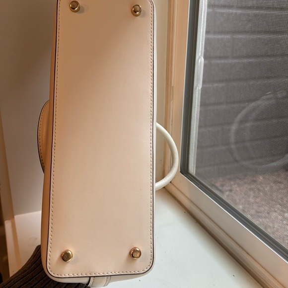 Coach Beige/White Signature Coated Canvas and Leather Sierra Satchel - Picture 13 of 14